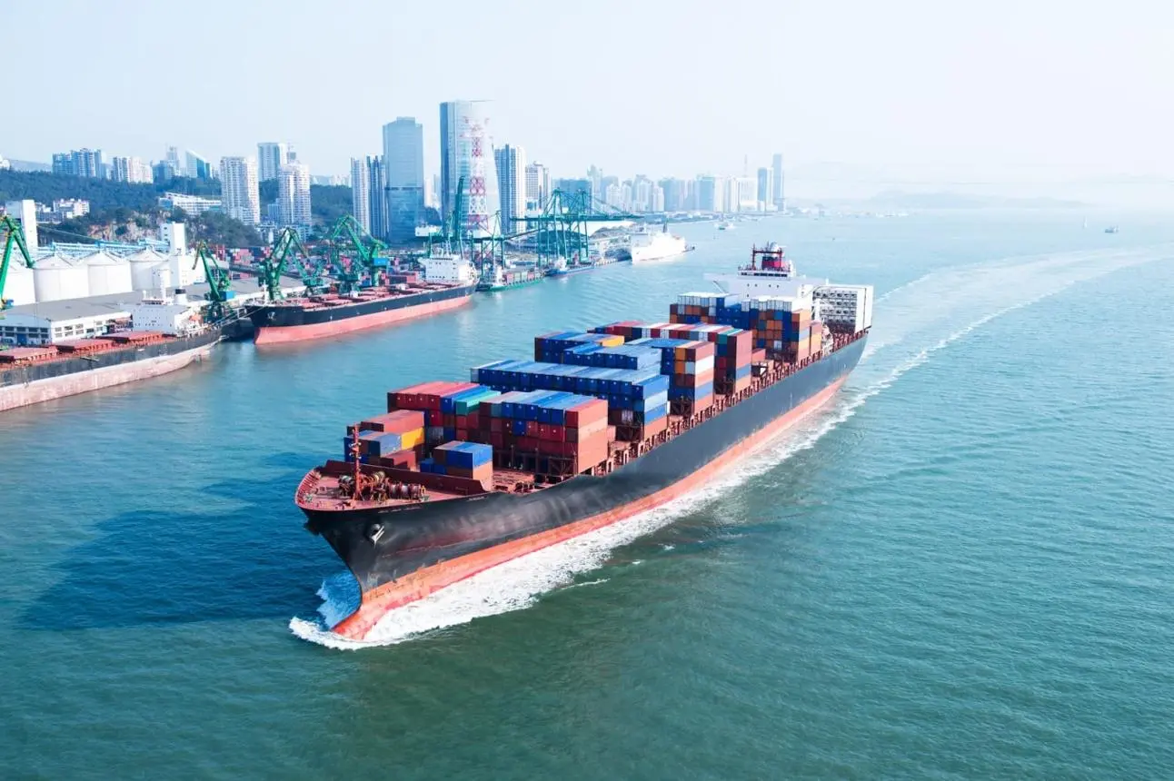 Global trade and logistics visual